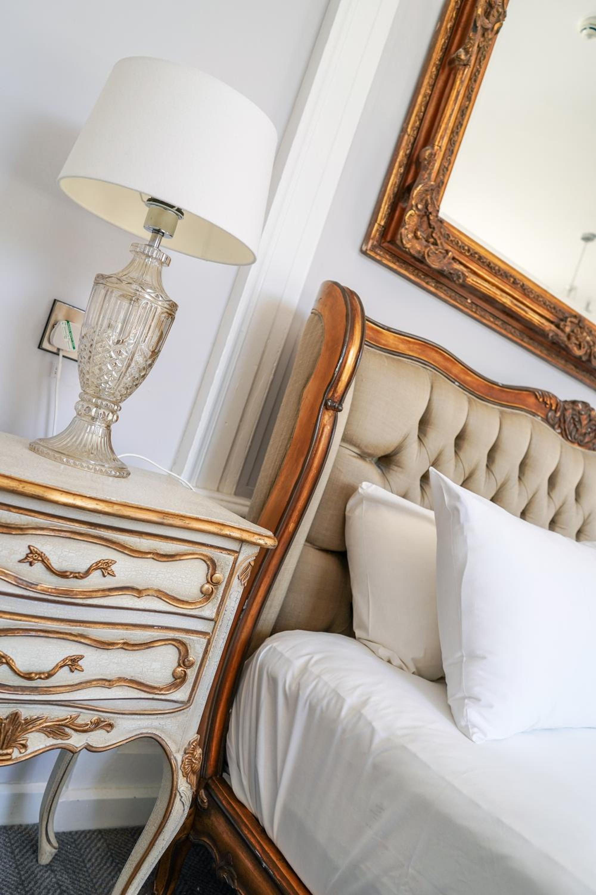Deluxe Double Suite with View - Photo 4