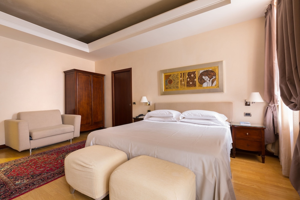 Junior Room (Suite)