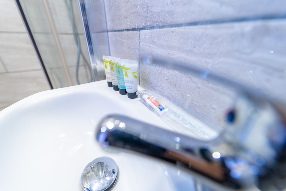 Standard Studio, Ensuite (Studio 10) - Photo 4