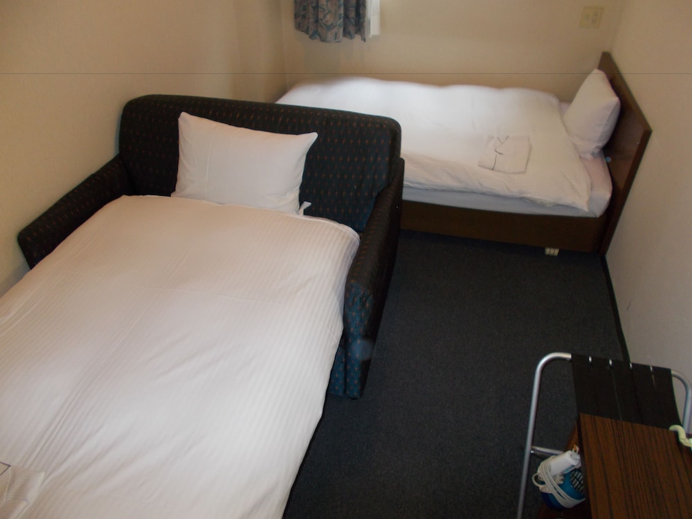 Economy Twin Room, Non Smoking photo 2
