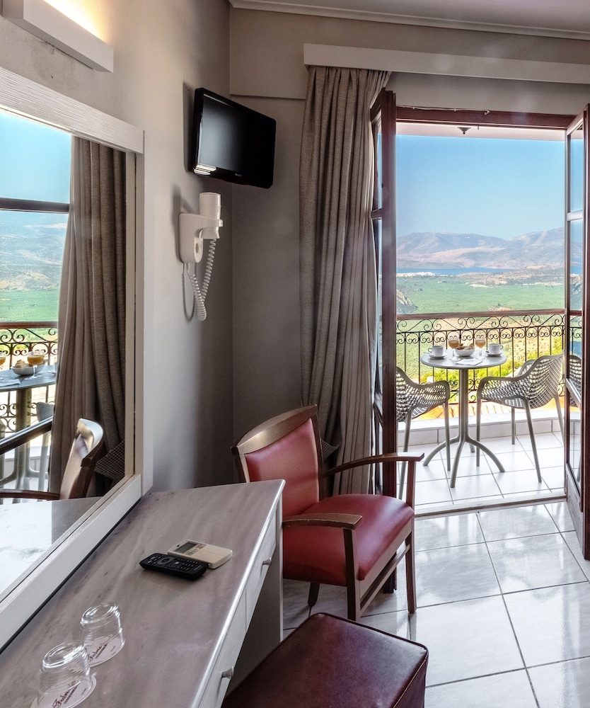 Double or Twin Room with Balcony (Panoramic View) - Photo 17
