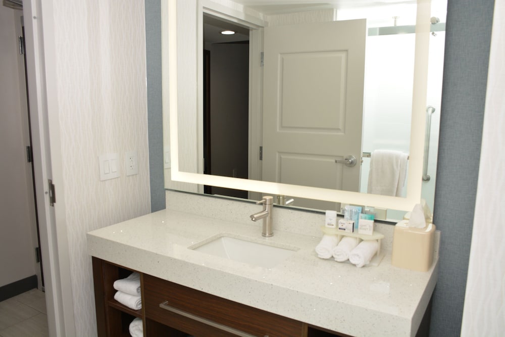 Room, 2 Queen Beds - Photo 5