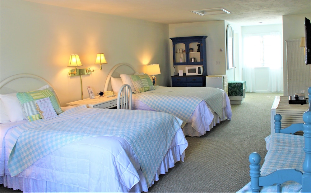 Double Queen Room Second Floor Only photo 3