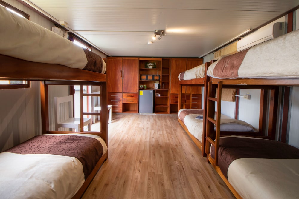 Shared Dormitory, 6 Bedrooms photo 2