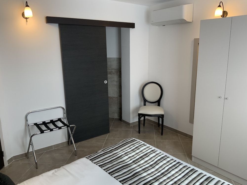 Standard Double Room - Photo 5