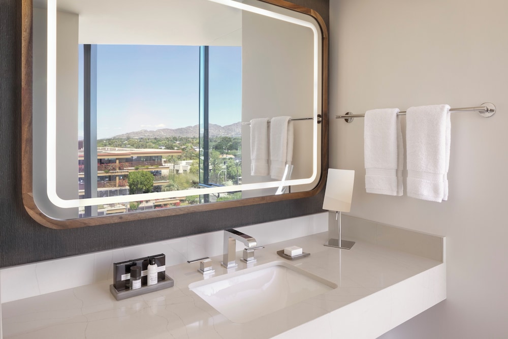Studio Suite, 1 King Bed, Mountain View - Photo 11
