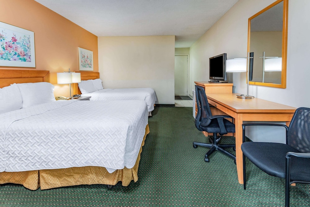 Deluxe Room, 2 Double Beds, Non Smoking (Sundeck) photo 1