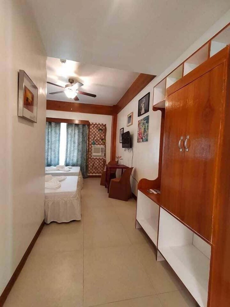Twin Room, 2 Double Beds photo 3