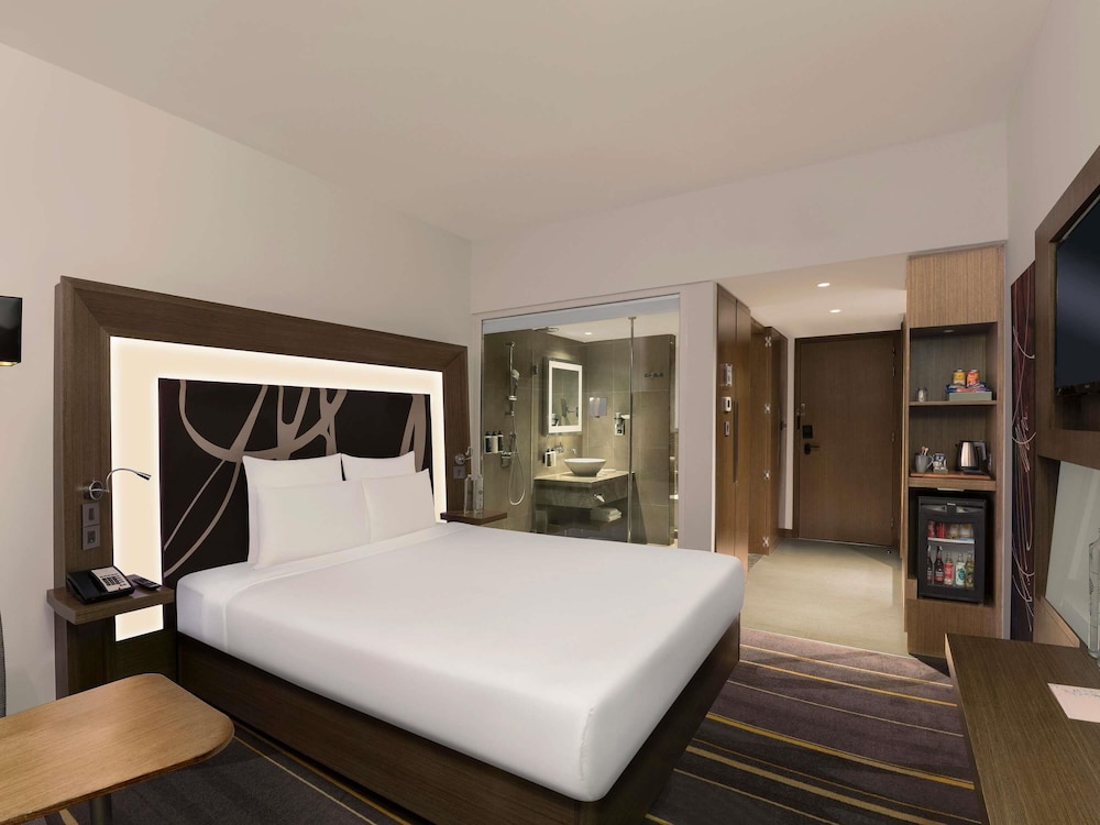 Premier Room, 1 Double Bed, Pool View