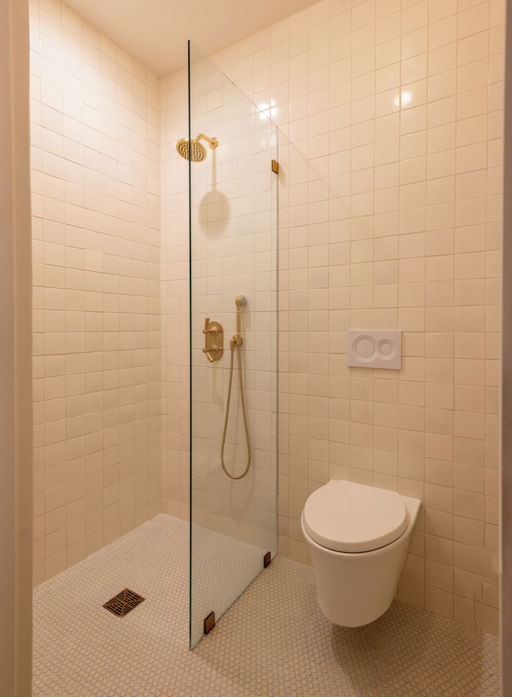 Standard Single Room, 1 Queen Bed photo 3