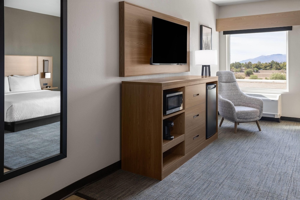 1 King Bed, Mobility Accessible Room, Roll-In Shower, Non-Smoking