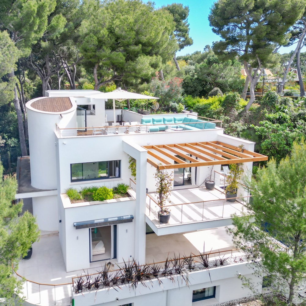 Villa photo 1