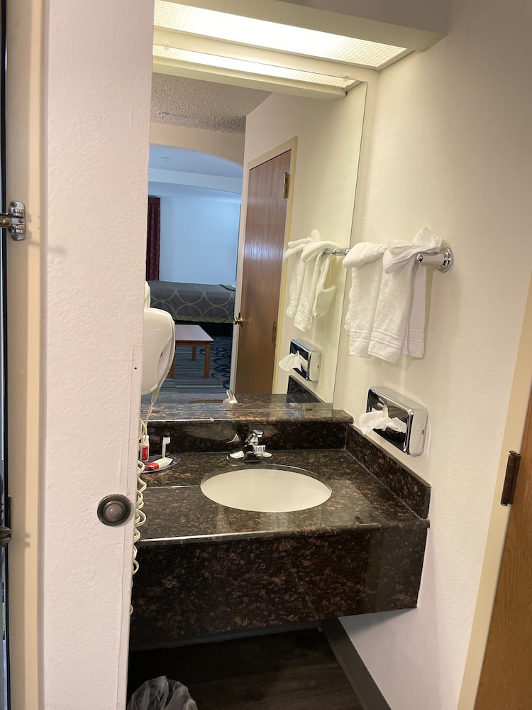 Standard Room, 1 King Bed - Photo 3