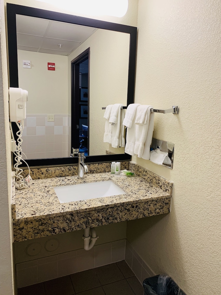 Room, 1 King Bed, Accessible, Non Smoking (Mobility) - Photo 8