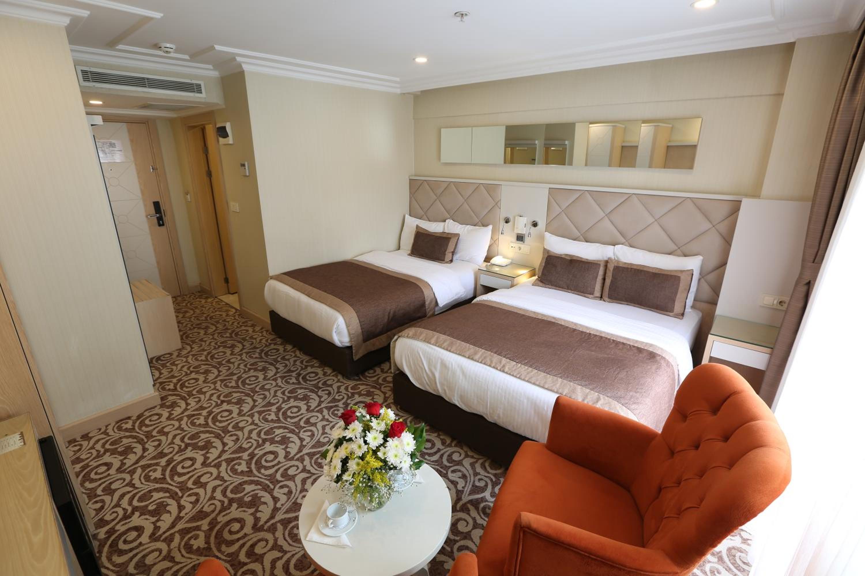 Suite with Balcony photo 1