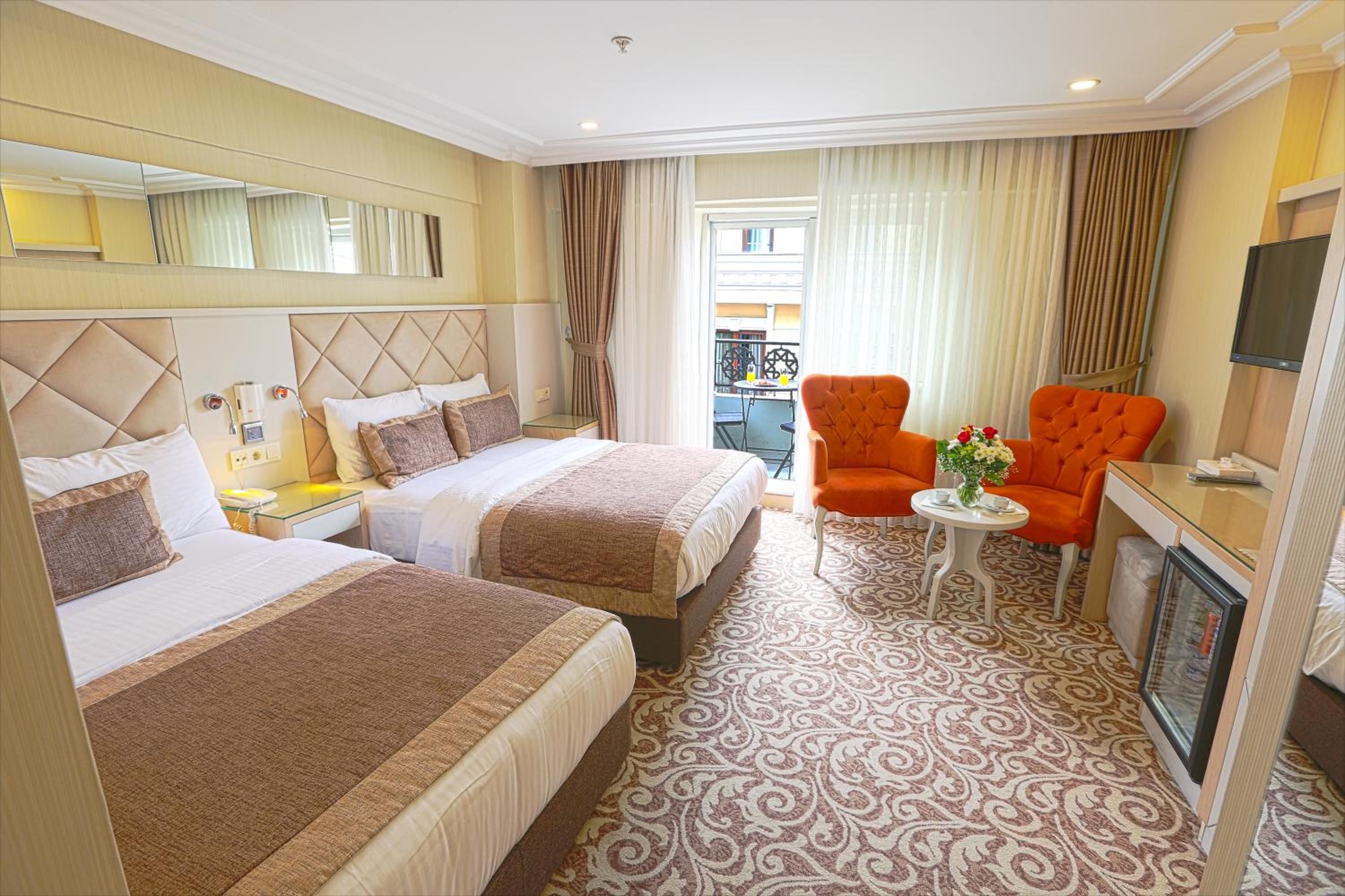 Suite with Balcony photo 2