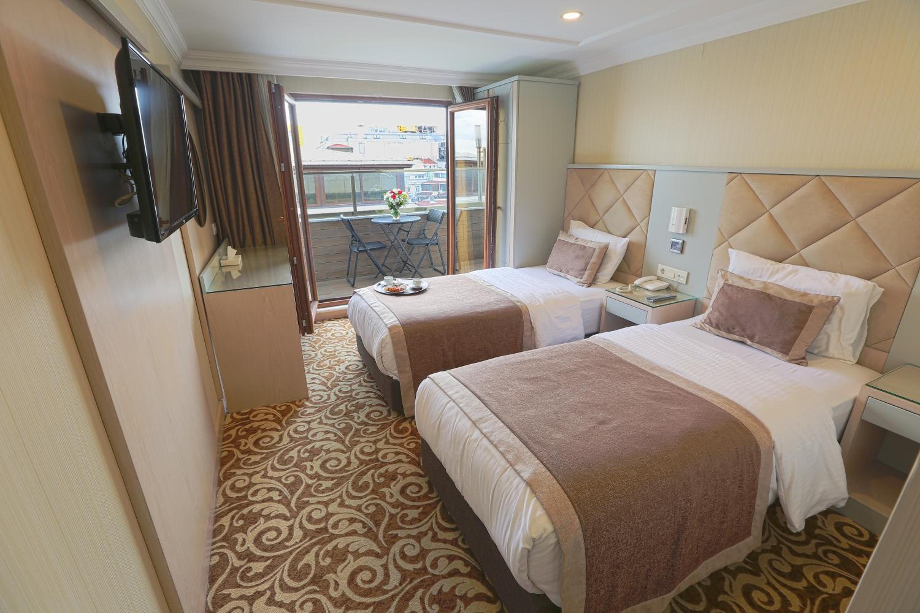 Suite with Balcony photo 3