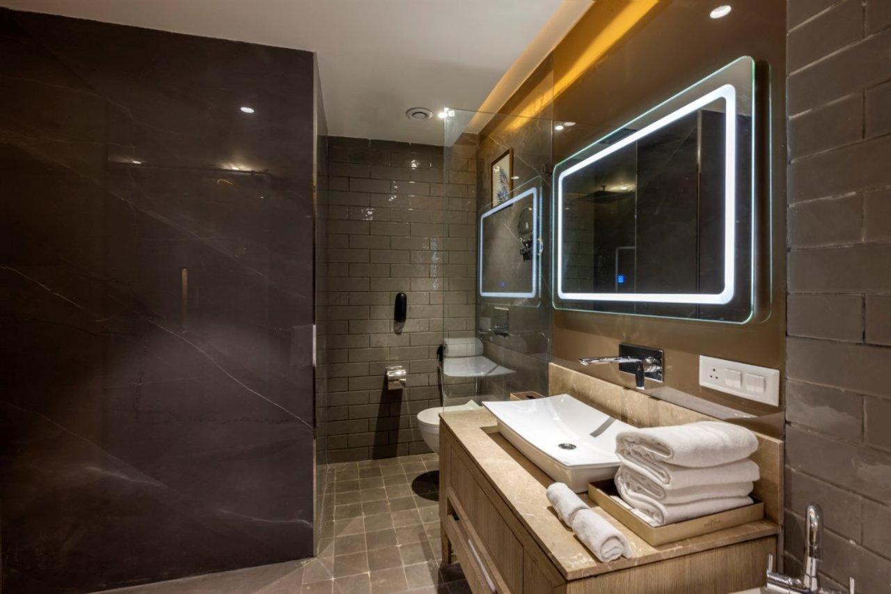 Executive Suite - Photo 5