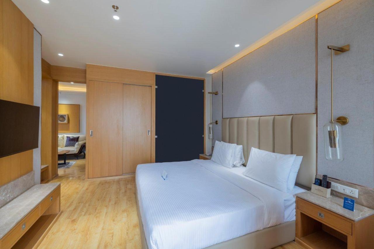 Deluxe Room- 1 King Bed