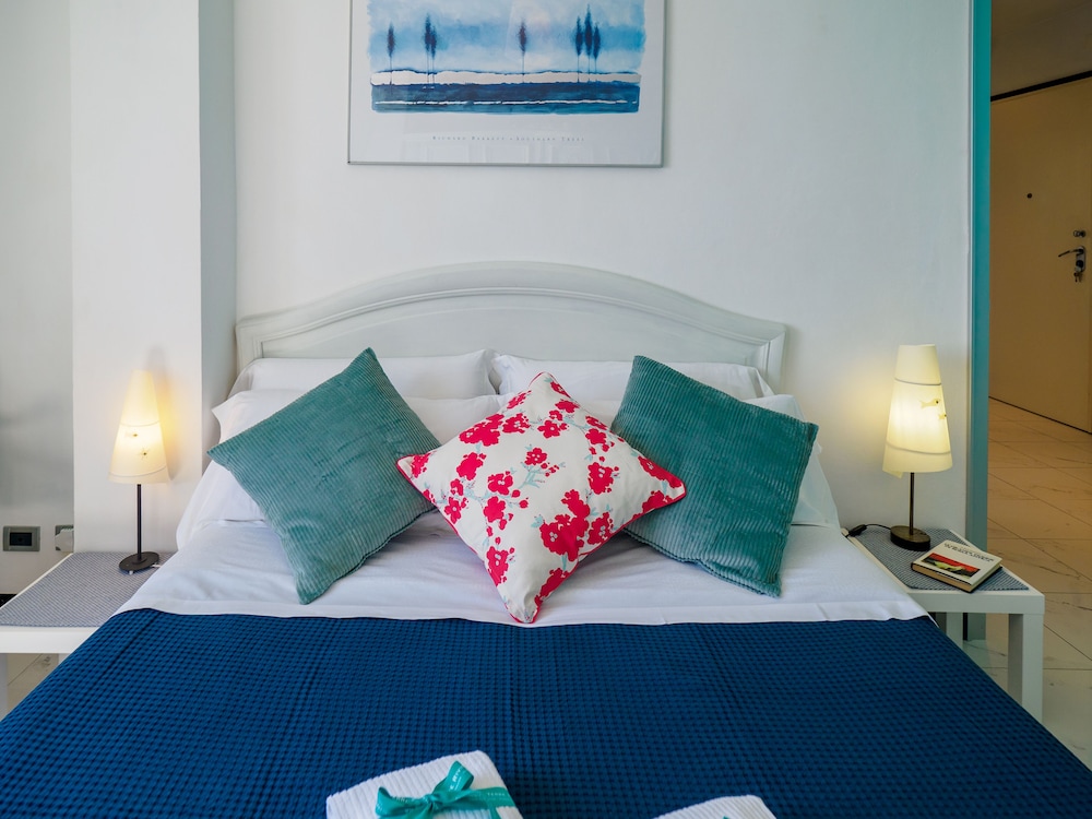Comfort Apartment, 2 Bedrooms, Sea View, Sea Facing photo 2