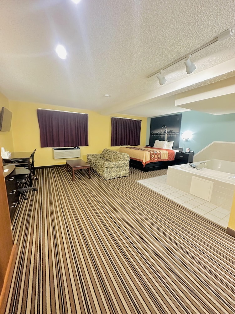 Suite, 1 King Bed - Photo 1