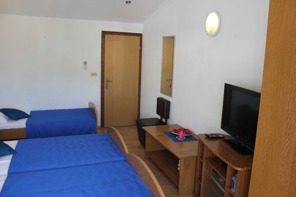 Triple Room (Triple Room with Balcony) photo 2