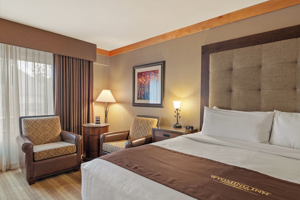 Premium Room, 1 King Bed (Premium King) - Photo 4