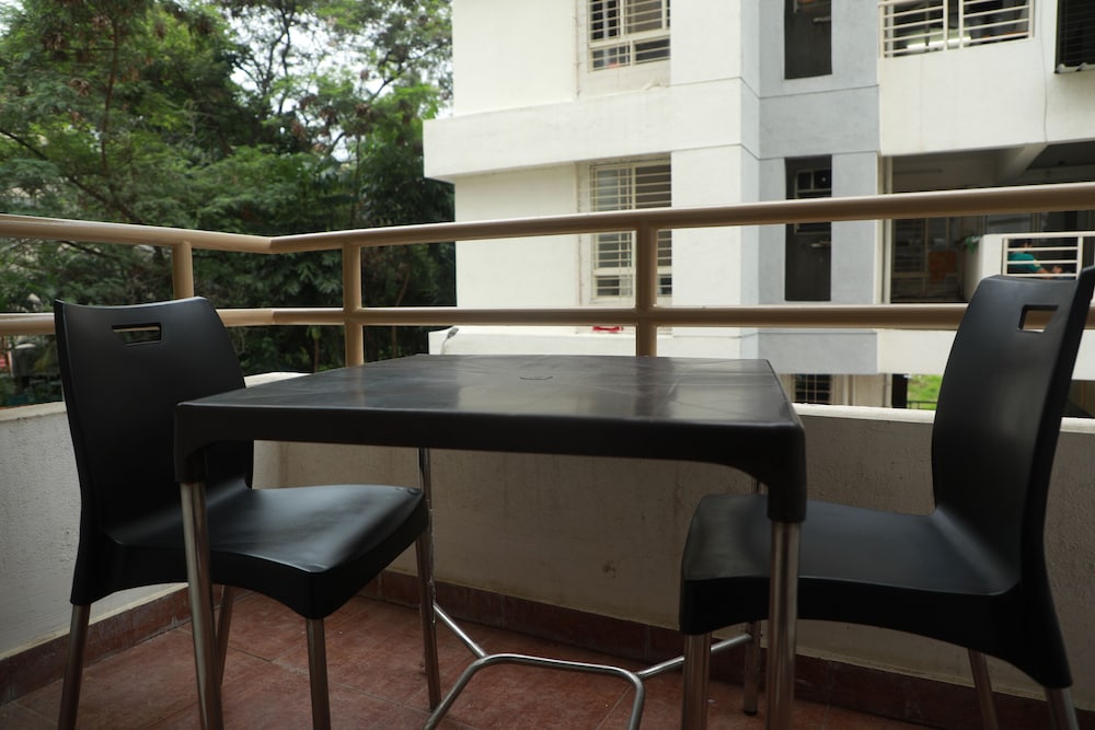 Deluxe Double Room with Balcony - Photo 9