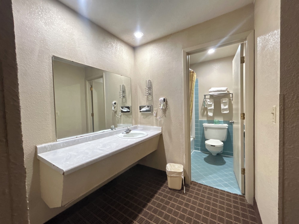 Suite, 2 Queen Beds, Non Smoking photo 2