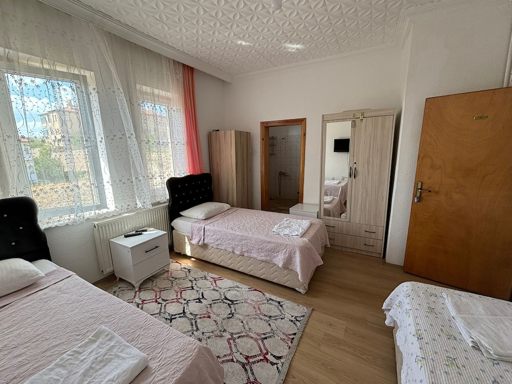 Triple Room, Hill View photo 1