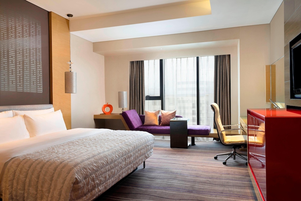 Club Room, 1 King Bed - Photo 3