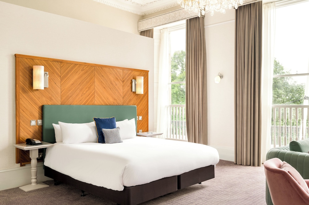 Suite, 1 King Bed - Photo 4