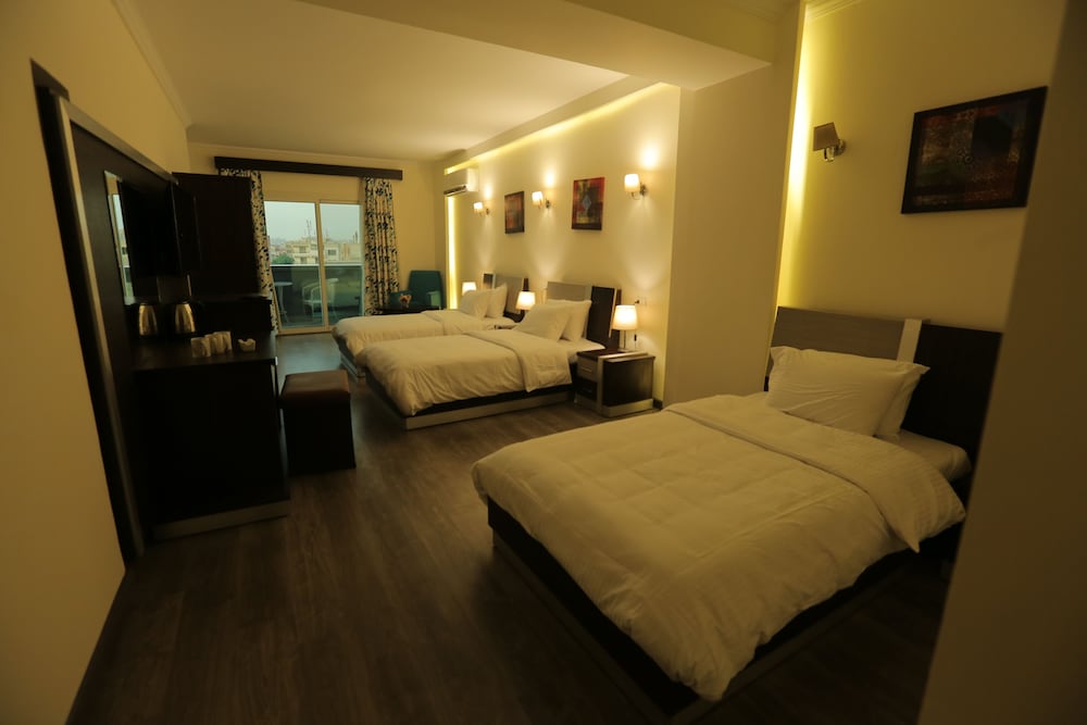 Deluxe Triple Room, Balcony (Pyramid view) - Photo 12