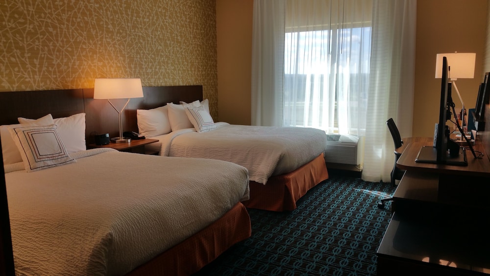 Suite, Multiple Beds (Mobility/Hearing Access, Roll-In Shwr) photo 2