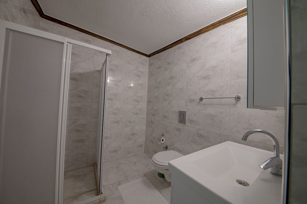 Deluxe Room - Photo 16