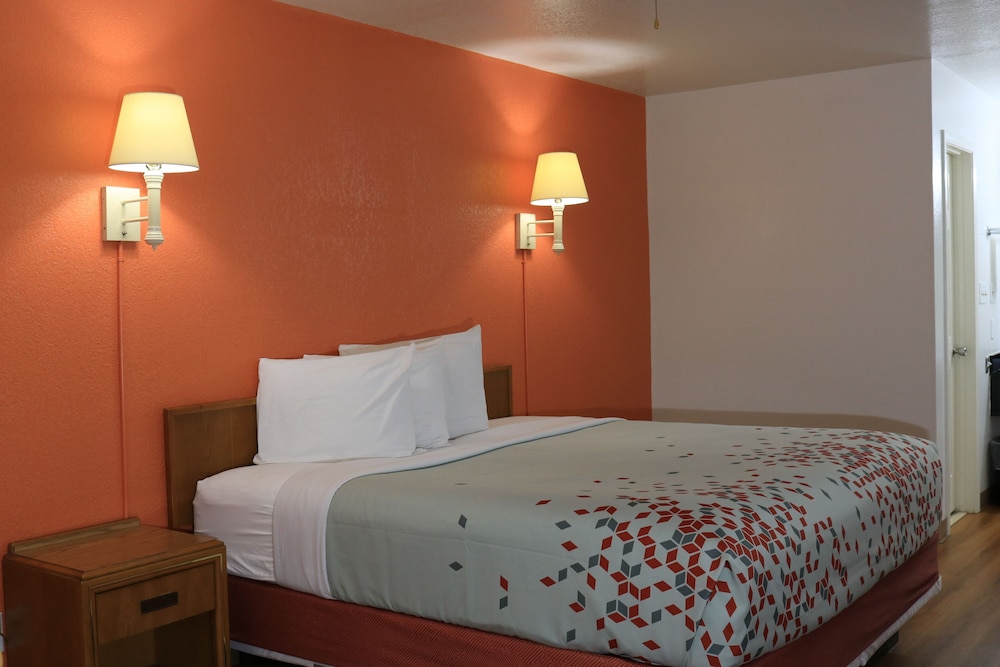 Deluxe Double Room, 2 Queen Beds photo 3
