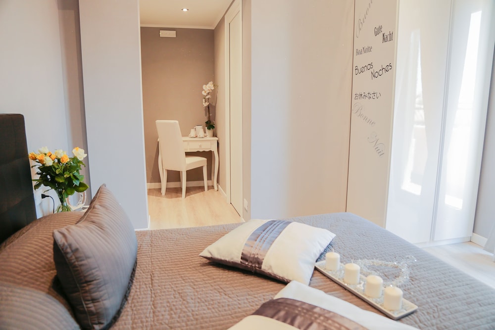 Comfort Double Room, 1 King Bed, Terrace, City View photo 3