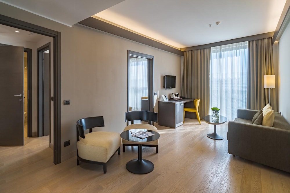 Family Room, Multiple Beds (Deluxe) - Photo 1