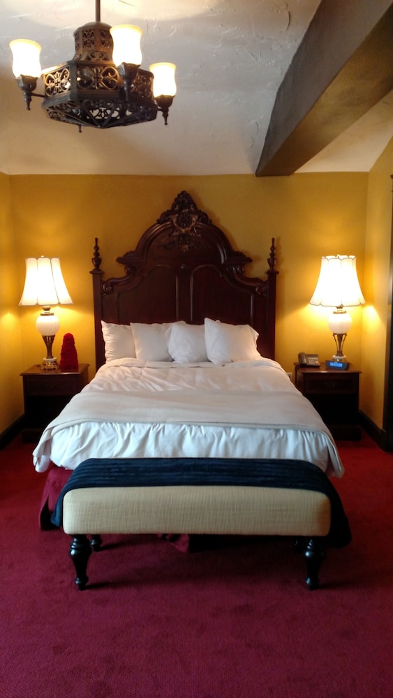 Standard Studio Suite, 1 Queen Bed photo 3