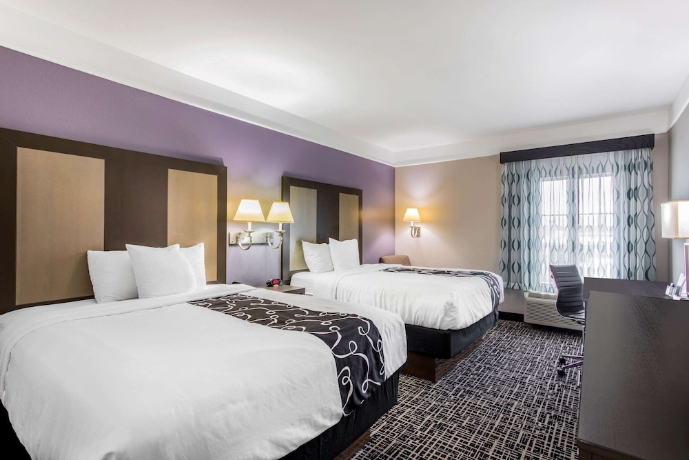 Room, 2 Queen Beds, Non Smoking - Photo 1
