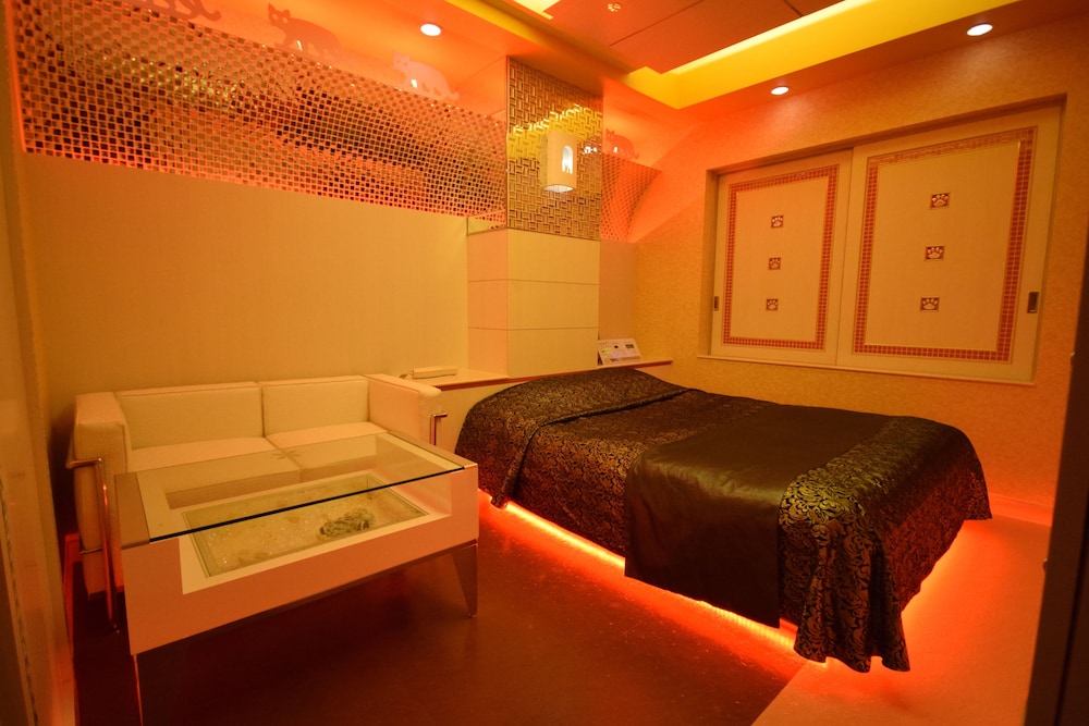 Standard Double Room with Jetted Tub (Check-in 10 PM, Check-out 10 AM) photo 2
