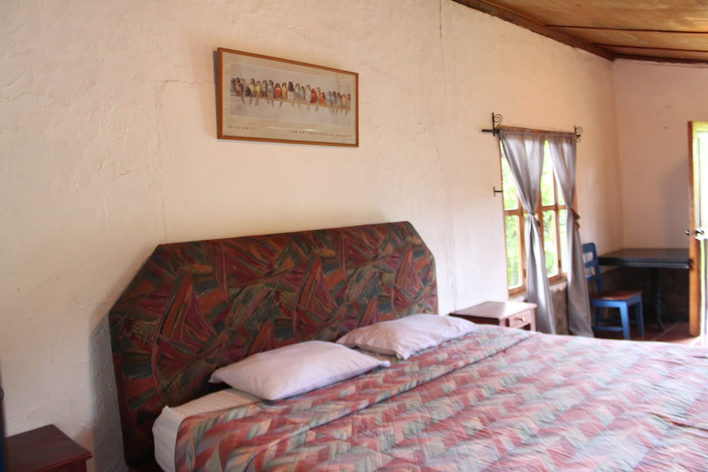 Deluxe Cabin, 1 Queen Bed, Garden View (Units 3, 4, 5, 6, 13, 16)