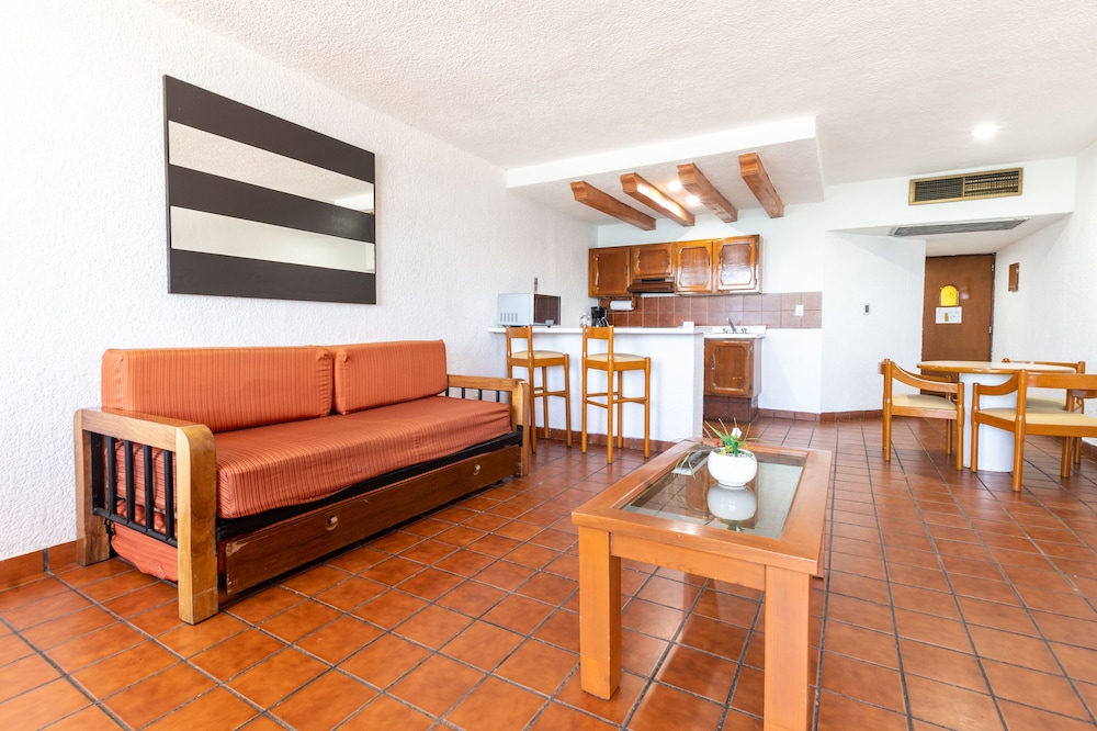 Suite, 1 Bedroom, Oceanfront - Photo 4
