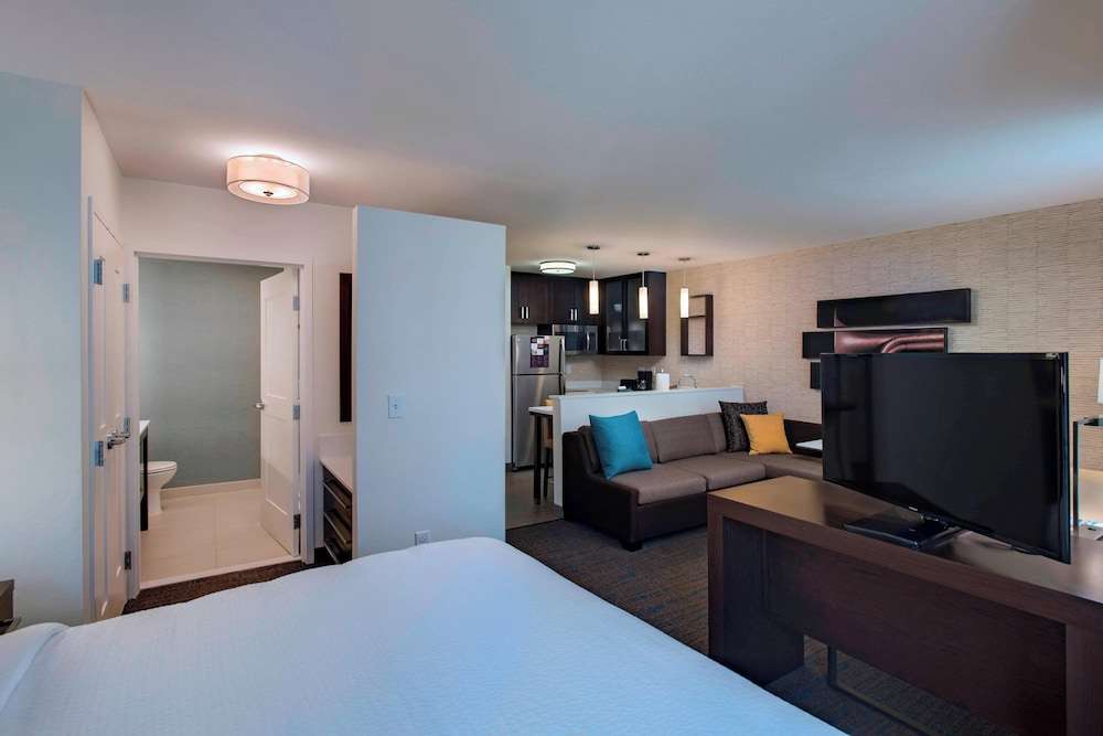 Suite, 1 Bedroom (Mobility/Hearing Accessible, Tub) photo 3