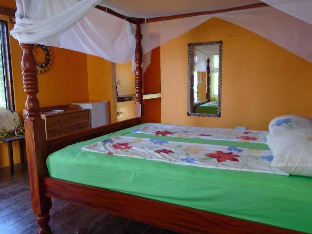 Standard Room, 1 Queen Bed, Balcony, Beach View photo 3