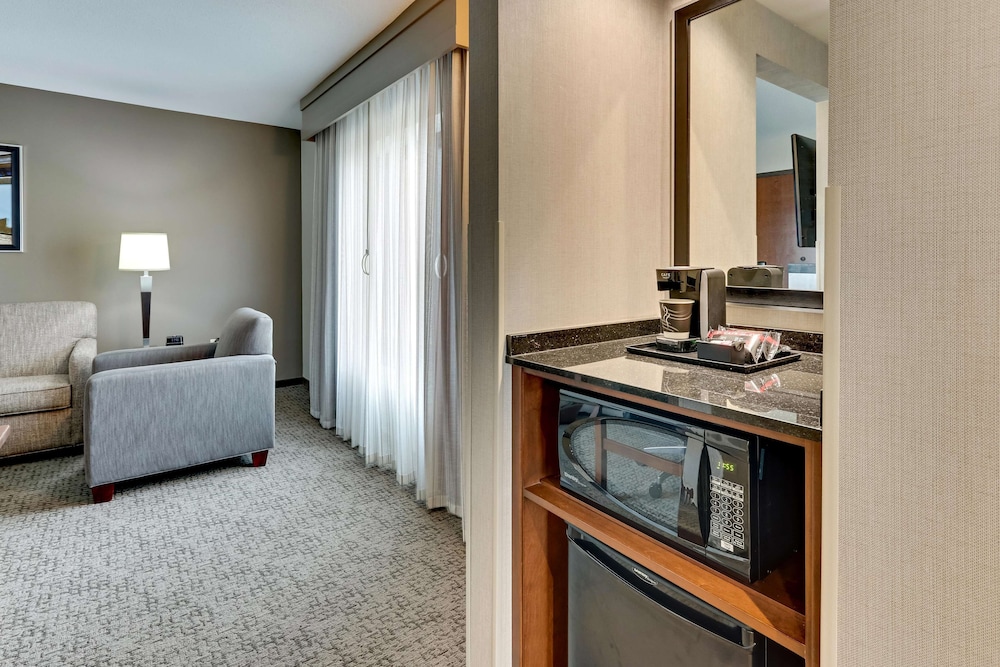 Suite, 1 King Bed with Sofa bed, Accessible (2 Rooms, Hearing, Tub, Upper Floor) photo 3