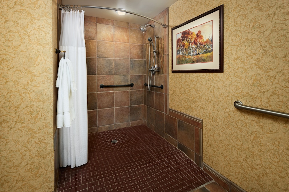 Standard Room, 2 Queen Beds - Photo 10