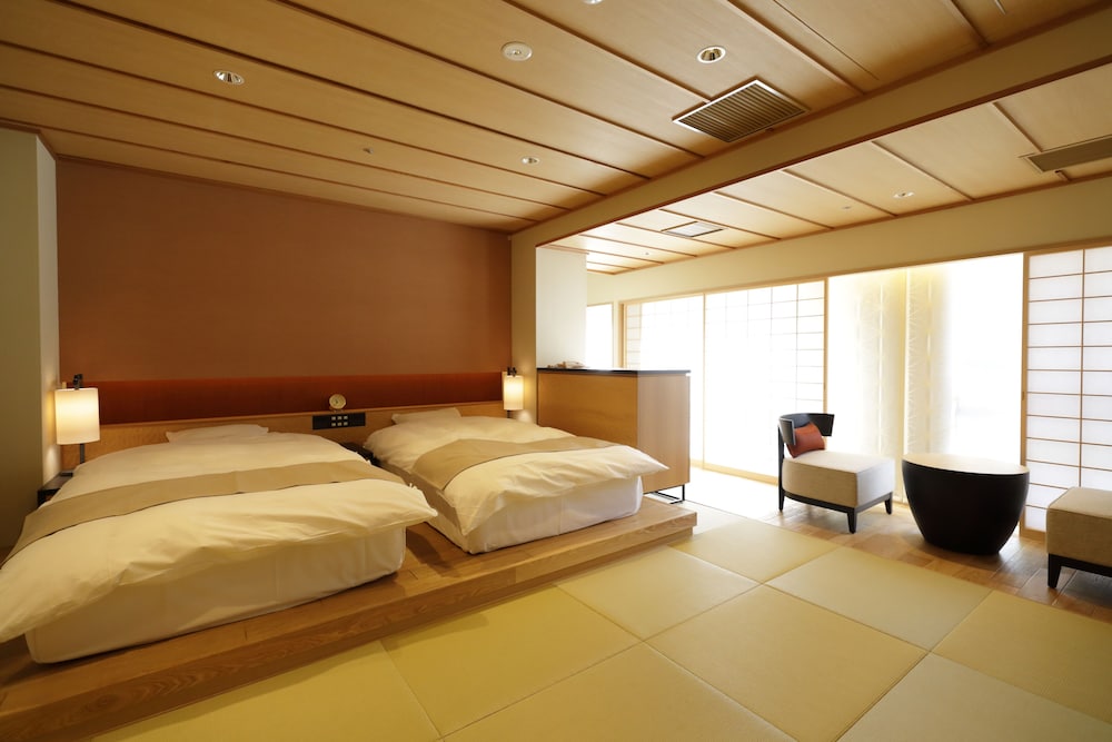 Modern Japanese-Western-Style Room (Ryukyu Tatami + Twin Beds / 51sqm)  Tokiwadai, Non Smoking photo 3