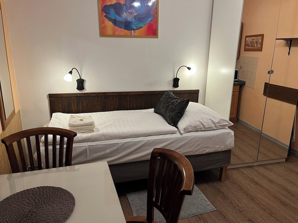 Economy Room, Shared Bathroom