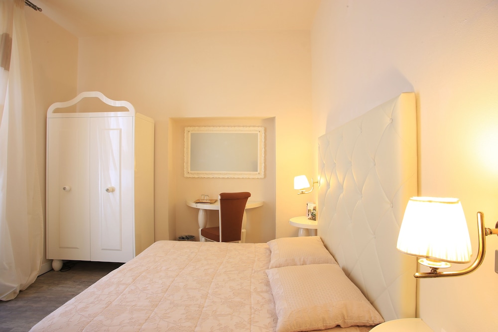 Double Room - Photo 9